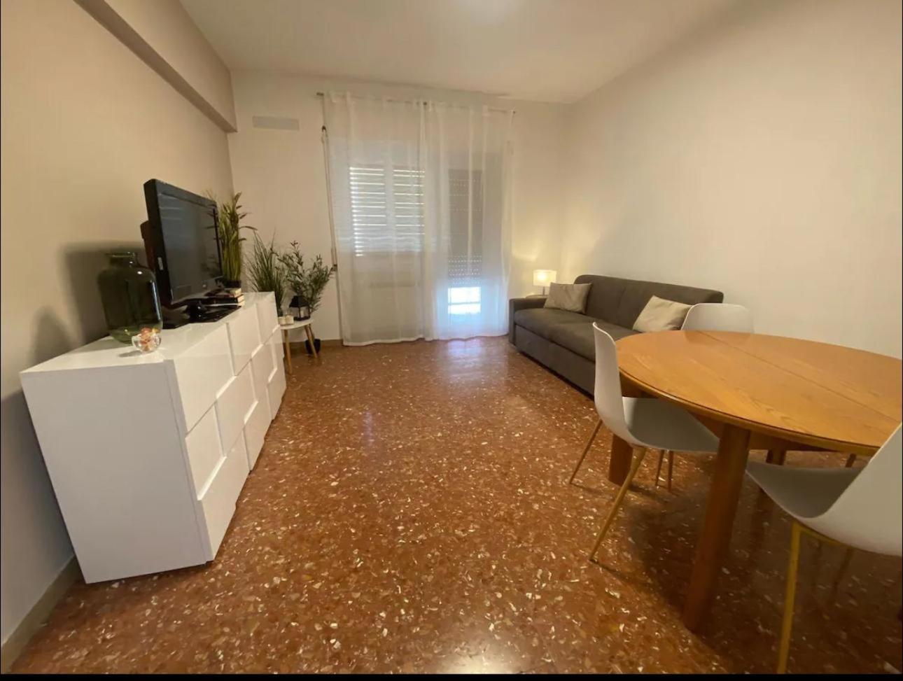 Apartment Fuffy House Rom